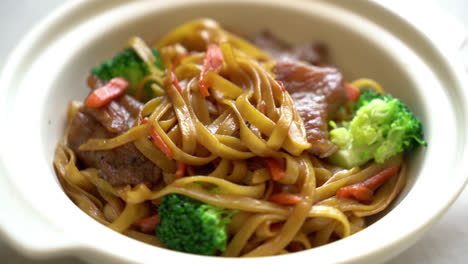 stir-fried-noodle-with-pork---Asian-style