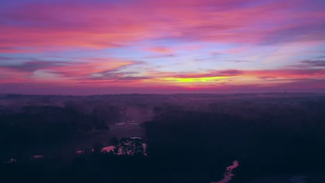 Farbenprächtiger-Sonnenaufgang-über-Einem-Golfplatz-In-Point-Clear-Alabama