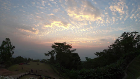 Sonnenaufgang-Im-Huai-Nam-Dang-Nationalpark-In-Thailand