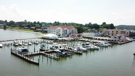 Cinematic-Aerial-of-Harbor-and-Boats-in-Marina-in-Upscale-Residental-Area-of-Chesapeake-Bay,-Maryland-USA