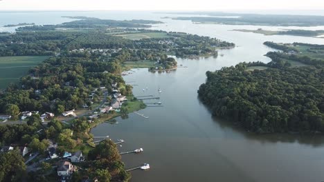 Chesapeake-Bay,-Kent-Island,-Maryland-USA,-Aerial-View-of-Lagoon-With-Houses-and-Boating-Docks