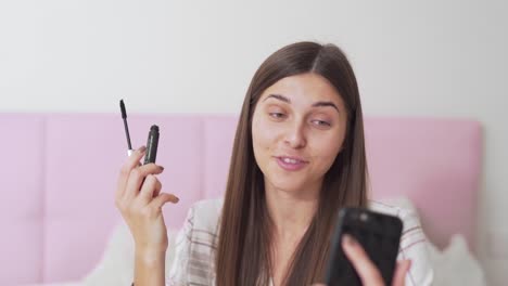 beautiful-girl-talking-on-the-phone-in-social-media-about-mascara