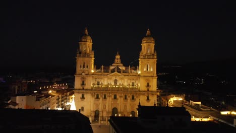 Schöne-Aufnahmen-Von-Jaen---Spanien-Konzentrieren-Sich-Auf-Die-Kathedrale-Von-Jaen-Auf-Dem-Platz-Santa-Maria