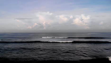 Antenne-über-Der-Küste-Von-Bali,-Indonesien-Bei-Sonnenaufgang