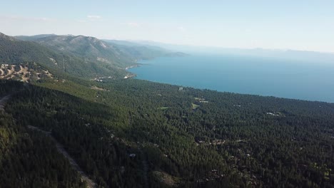 Aerial-Panorama-of-Scenic-Coast-of-Lake-Tahoe,-California-Nevada-State-Line-USA