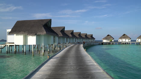 Playa-Tropical-Y-Mar-En-Maldivas