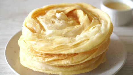 Masa-Roti-Crujiente-Frita-Con-Leche-Condensada-Azucarada