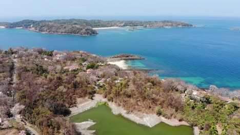 Panama-Im-Februar-Drohnenaufnahmen-Der-Insel-Contadora-Mit-Stränden,-Sand,-Meer,-Blauem-Himmel-Und-Entspannenden-Zeiten