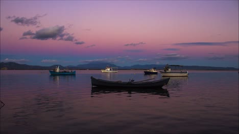 Timelapse-of-lagune-with-fishing-boats-from-day-to-night,-Sant'Antioco