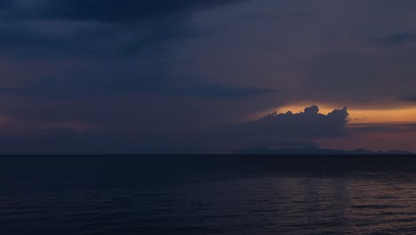 Sonnenuntergangszeitraffer-In-Koh-Jum-Golden-Pearl-Beach,-Thailand