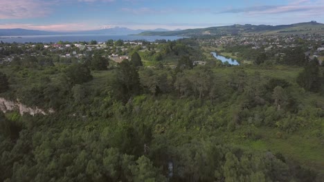 Aerial-view-rising-over-the-Waikato-River-in-Taupo,-New-Zealand