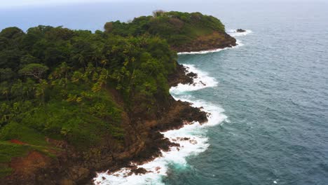 Aerial-view-travelling-above-tropical-jungle-Panama-coastline-tilting-down-over-wilderness