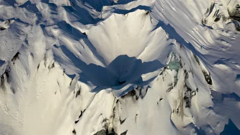 Luftaufnahmen-Des-Mit-Kratern-übersäten-Auslassgletschers-Kotlujokull