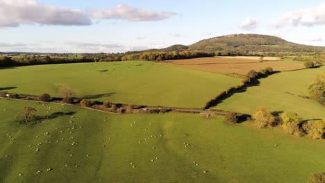 Britische-Landschaft-Nasse-überflutete-Felder---Wiesen,-Nachdem-Die-Ufer-Des-Flusses-überflutet-Wurden-Und-Die-Felder-Untergetaucht-Waren