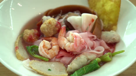 Pink-seafood-flat-noodles