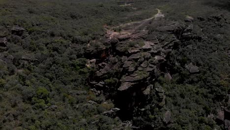 Sideways-aerial-pan-showing-the-huge-plateau-with-sticking-out-rock-formations-in-the-Andorinhas-[swallows]-park-in-Ouro-Preto-with-Alligator-Stone-sticking-out-the-massive-cliff-in-full-sunlight
