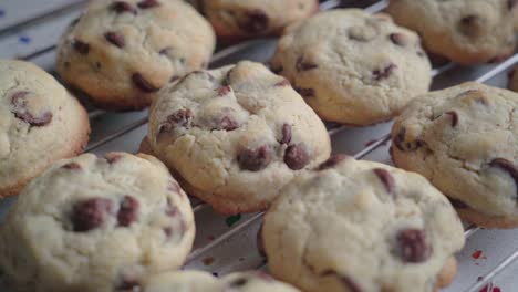 Closeup-of-Fresh-Homemade-Chocolate-Chip-Cookies-on-Cooling-Rack