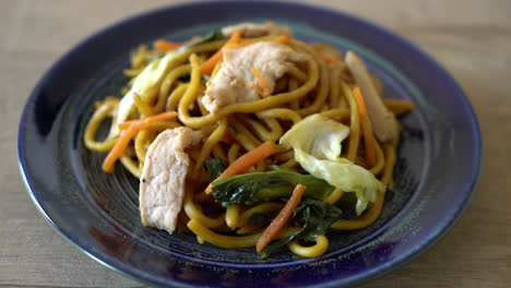 stir-fried-yakisoba-noodles-with-chicken