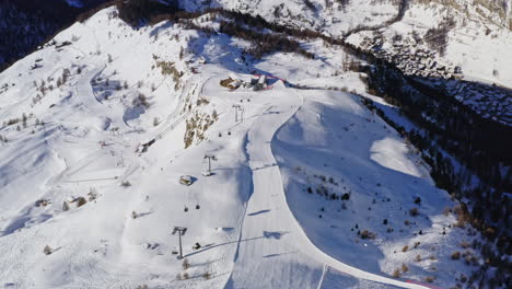 Aerial-Overview-of-Ski-Resort-at-Zermatt,-Switzerland