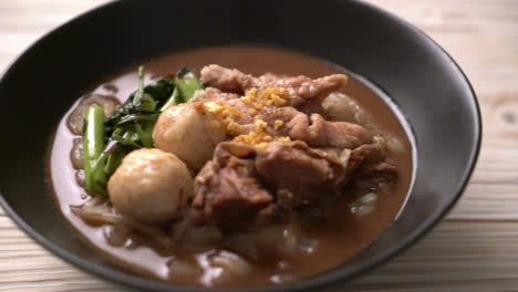 Rice-noodle-soup-with-Stewed-pork