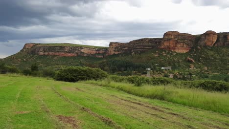 Moluti-sandstone-cliffs-at-the-border-of-Lesotho-in-South-Africa-at-the-Camelroc-travel-guest-farm,-stunning-clouds,-most-amazing-mountains-and-green-scenery-landscapes
