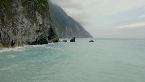 Qingshui-Cliff-Szenische-Seelandschaft-Luftaufnahme,-Hualien