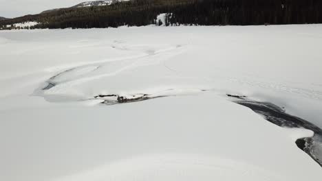 Snow-packed-frozen-lake-melting