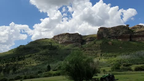 Moluti-sandstone-cliffs-at-the-border-of-Lesotho-in-South-Africa-at-the-Camelroc-travel-guest-farm,-stunning-cloud-time-lapse,-most-amazing-mountains-and-green-scenery-landscapes
