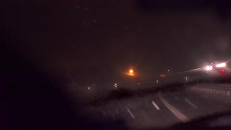 Blizzard-Auf-Der-Autobahn:-Fahren-Im-Schneesturm