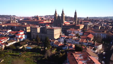 Vista-De-La-Catedral-Desde-El-Parque-De-La-Alameda-De-Santiago-De-Compostela