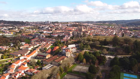 Vista-Aerea-De-La-Catedral-De-Santiago-De-Compostela-Y-Sus-Alrededores