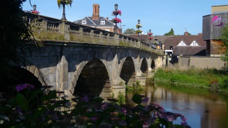 Walisische-Brücke-über-Den-Fluss-Severn,-Shrewsbury,-England,-Großbritannien,-Statische-Kamera,---20-Sekunden-Version