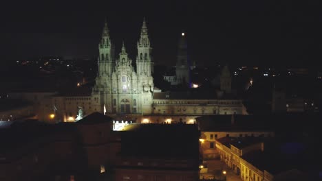 Vista-Aérea-Nocturna-De-La-Catedral-De-Santiago-De-Compostela