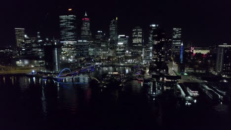 Perth-Stadtansicht-Bei-Nacht-Drohne