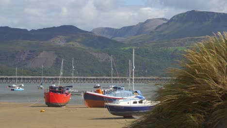 Windy-day-at-Barmouth,-Beach-and-boats,-Wales,-UK,-Static-Camera,-10-Second-version