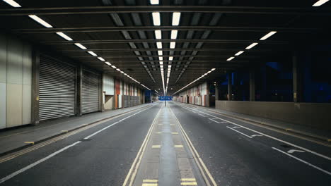 Empty-abandoned-highway-in-city-during-coronavirus-pandemic-lockdown