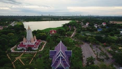 Vista-Aérea-En-El-área-Del-Templo-En-Tailandia