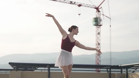 Ballettmädchen-Verloren-In-Der-Trance-Ihres-Eigenen-Tanzes