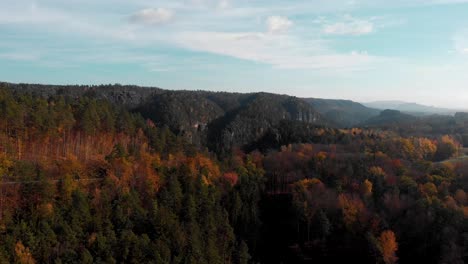 Green-and-orange-autumn-forest-in-Saxon-Switzerland-mountains,-Germany