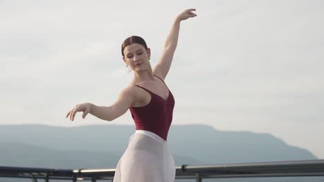 Elegant-dancer-in-slow-motion-on-rooftop