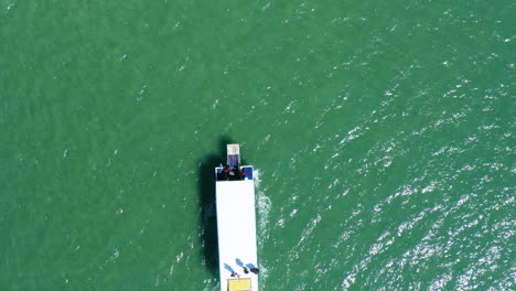Top-Down-Aerial-Drone-View-Of-Tourist-Marine-Safari-Boat-Sailing-Turquoise-Ocean-Water,-4K