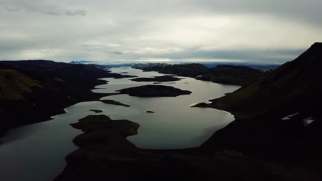 Aerial-landscape-view-of-a-volcanic-lake-system-in-the-Icelandic-highlands-mountains,-on-a-cloudy-day