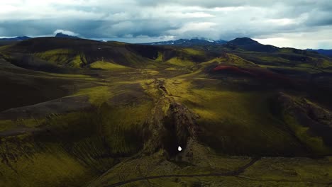 Aerial-landscape-view-of-Icelandic-highlands,-with-dark-hills-and-mountains,-on-a-cloudy-day