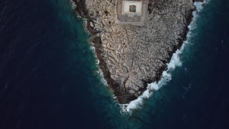 Drohne-Griechenland-Tainaro-Leuchtturm-Zenit.-Vogelperspektive