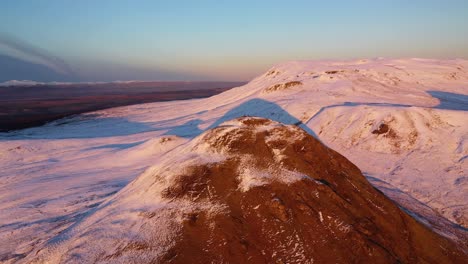 4K-Cinematic-Aerial-Pan-Around-Snowy-Dumgoyne-Hill-with-Hikers-on-Top