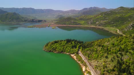 Toma-De-Drones-Del-Lago-Skadar,-Montenegro