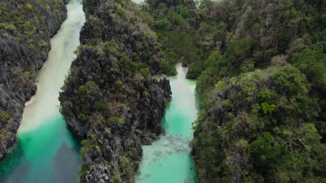 Tilting-aerial-view-revealing-sandy-white-beach-of-Big-Lagoon,-El-Nido,-Palawan