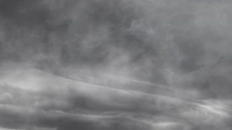 Tormenta-Durante-El-Cambio-De-Clima-Nubes-Grises