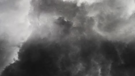 Pov-Gewitter-Zwischen-Dunklen-Wolken