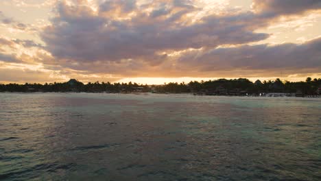 Drohnenblick-Auf-Den-Wunderschönen-Akiin-Strand-In-Der-Abenddämmerung,-Tulum,-Mexiko